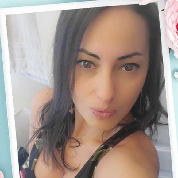 Meet your Posher, Nadia - Picture 1 of 1